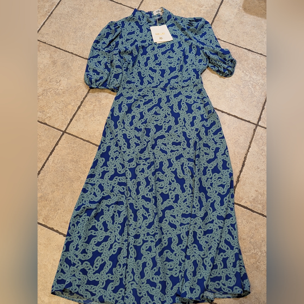 Designer Diane Von Furstenberg Stunning Spring Navy Dress With Teal Chain Print.